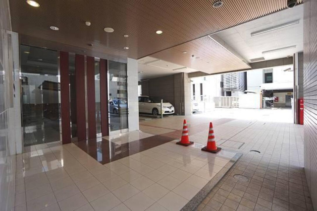 【松山市二番町のマンションのエントランス】