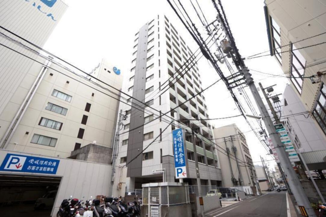 松山市二番町のマンションの建物外観