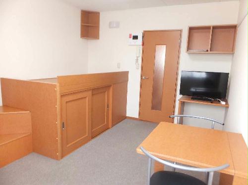 居室・リビング　カーペットのお部屋です