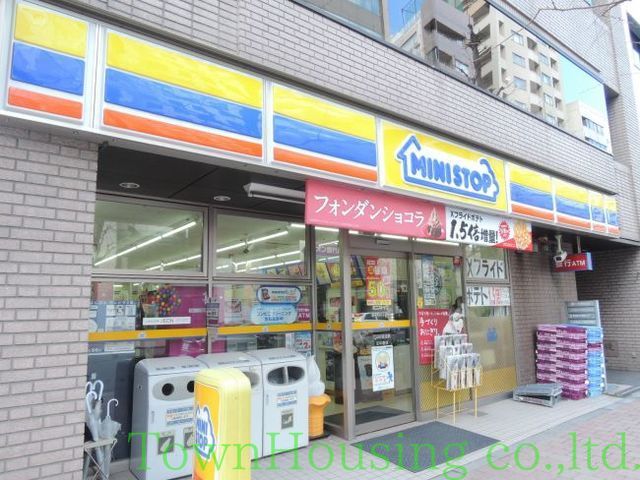 【千代田区神田富山町のマンションのコンビニ】