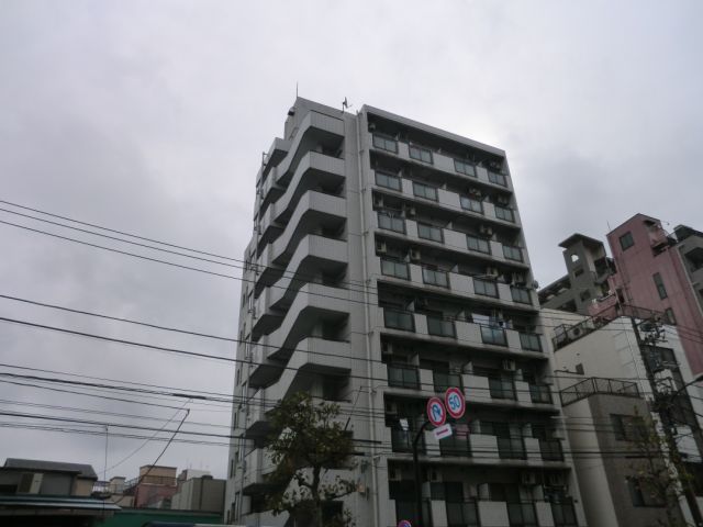 【墨田区立花のマンションの建物外観】