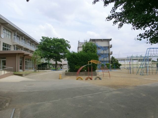 【シャトーヒルズの小学校】