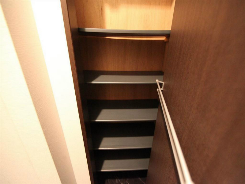 玄関　玄関　シューズボックス付（収納充実してます）