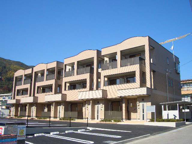 長野市上松のマンションの建物外観