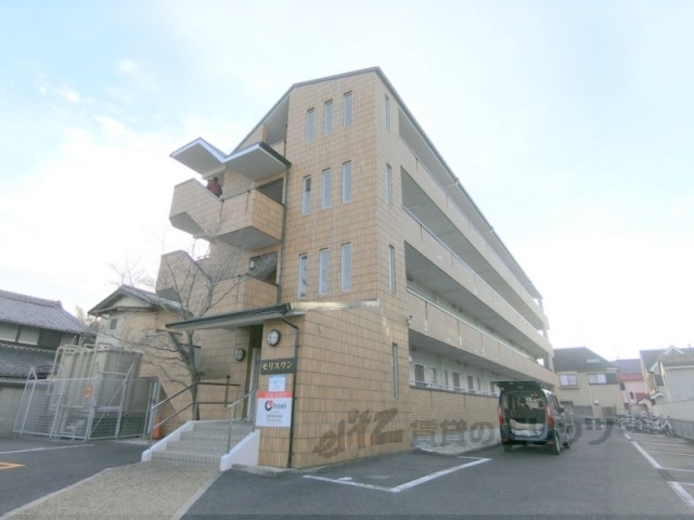 京田辺市河原受田のマンションの建物外観