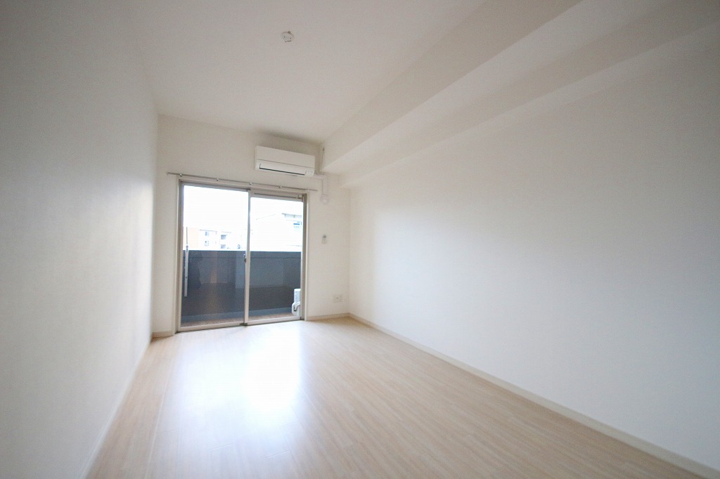 居室・リビング　反転タイプになります。