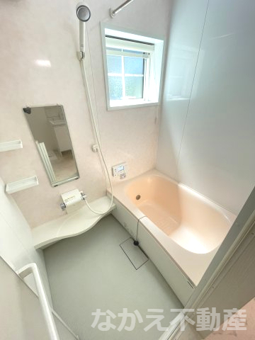 バス・シャワールーム　落ち着いた空間のお風呂です