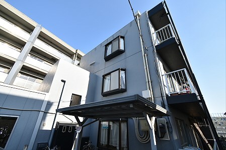 調布市多摩川のマンションの建物外観