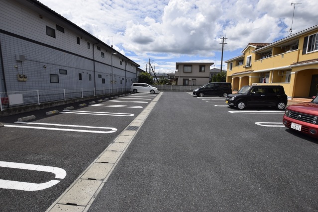 【サンエミAの駐車場】