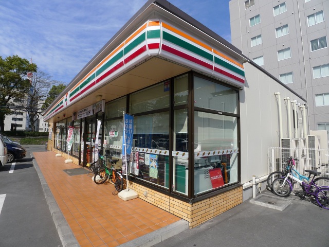 コンビニ　セブンイレブン鹿児島新屋敷町店（コンビニ）まで287m