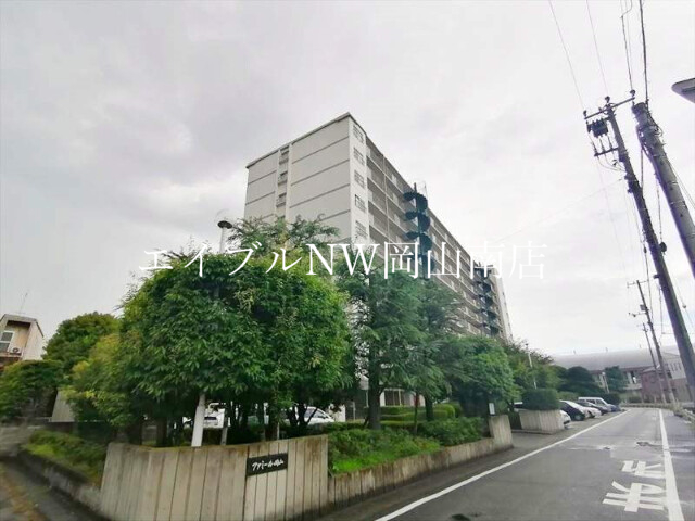 【岡山市中区浜のマンションの建物外観】