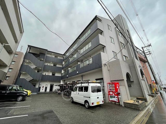 吹田市昭和町のマンションの建物外観