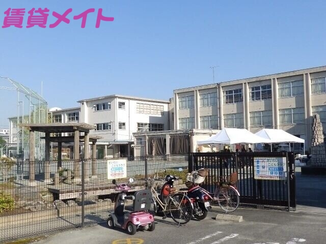 【松阪市大黒田町のアパートの小学校】