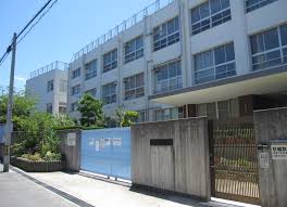 【大阪市住吉区清水丘のマンションの小学校】