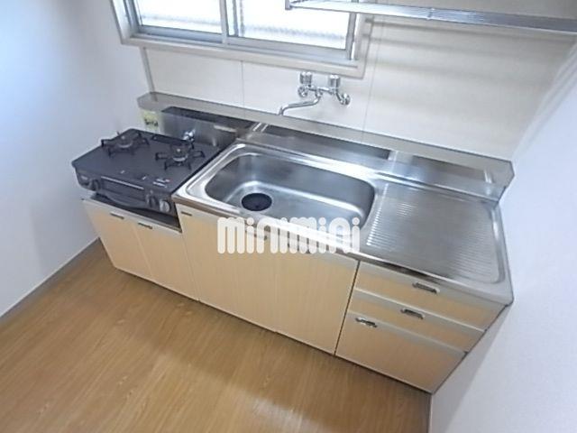 キッチン　二口ガスコンロついてます。