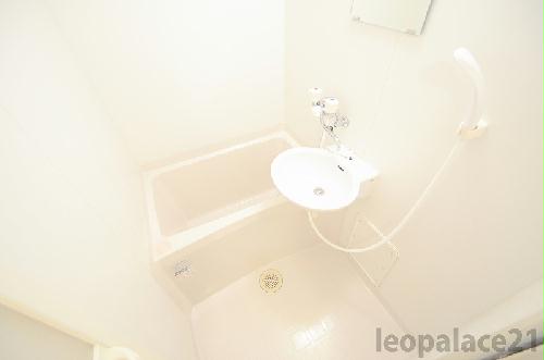 バス・シャワールーム　設備仕様は号室により異なる為、現況を優先致します。