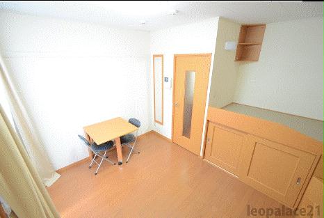 居室・リビング　備品や設備仕様は号室等により異なります現地をご確認下さい。