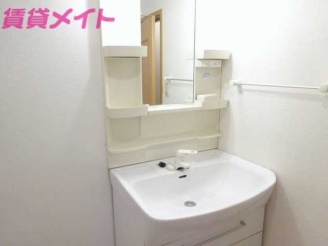 洗面設備　同型参考写真
