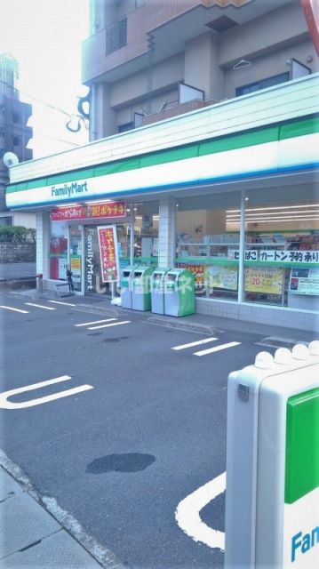 コンビニ　ファミリーマート 長崎日見店（コンビニ）まで490m