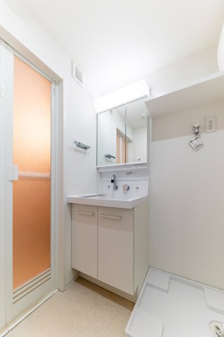 洗面設備　使いやすい独立洗面台です