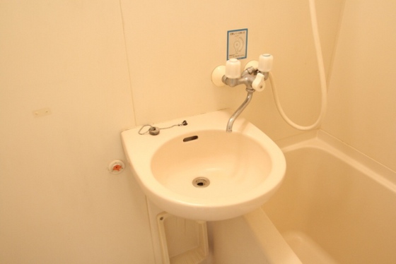 洗面設備　※別の部屋の写真です。