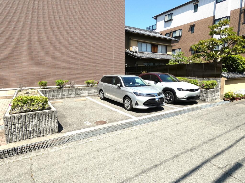 駐車場　敷地内駐車場を完備です☆