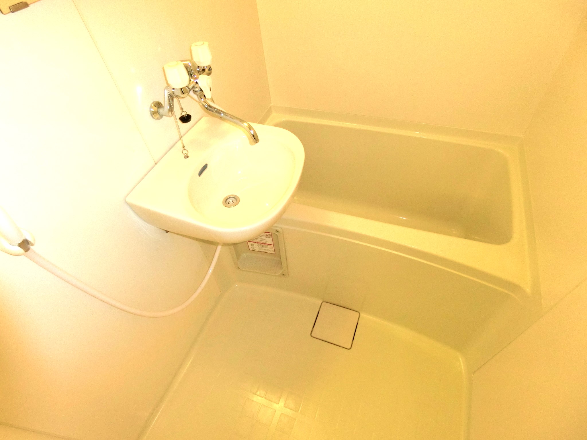 バス・シャワールーム　清潔感のあるバスルームです☆