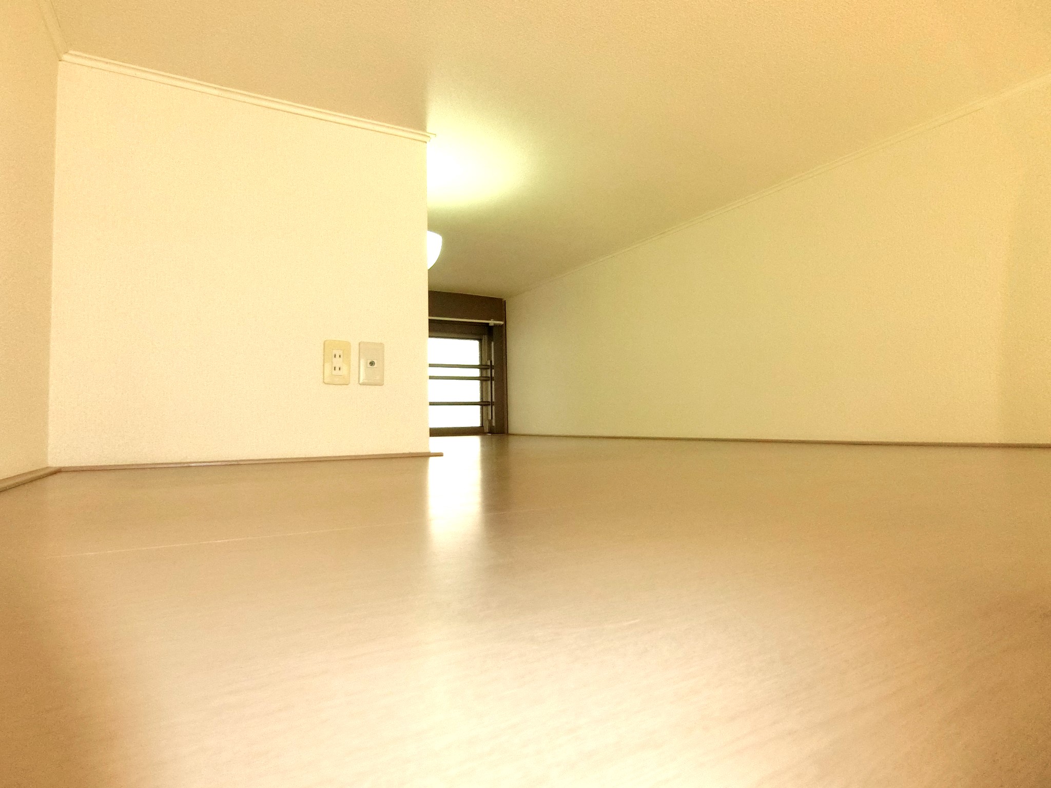 その他共有部分　上部にベッドスペース（窓・照明・コンセント付）を完備です☆