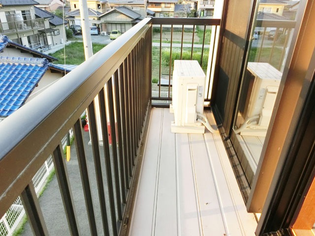 バルコニー　北西向きで西日が差し込みます