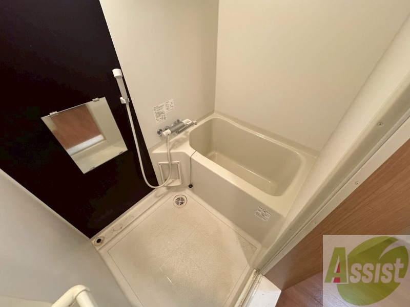 バス・シャワールーム　お風呂になります。一日の疲れを癒してくださいね。