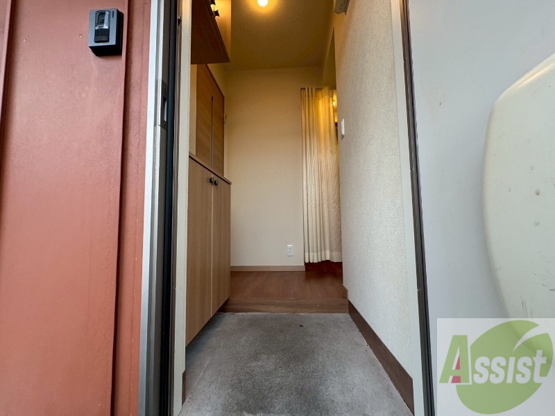 玄関　玄関にはシューズボックスもあって便利そう！