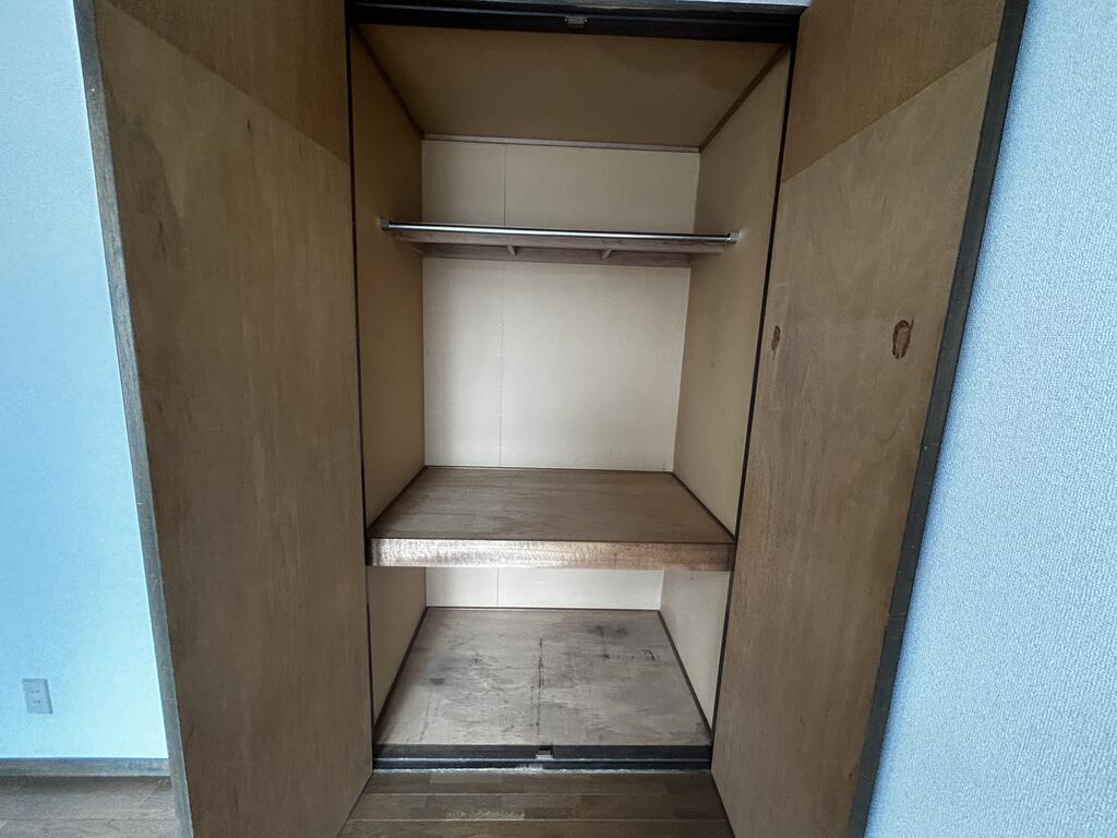 収納　洋室６帖