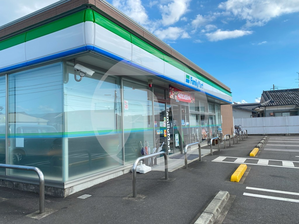 コンビニ　ファミリーマート三股西店（コンビニ）まで788m
