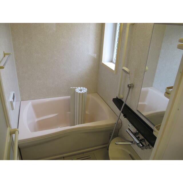 バス・シャワールーム　広めのお風呂は追炊き機能付き