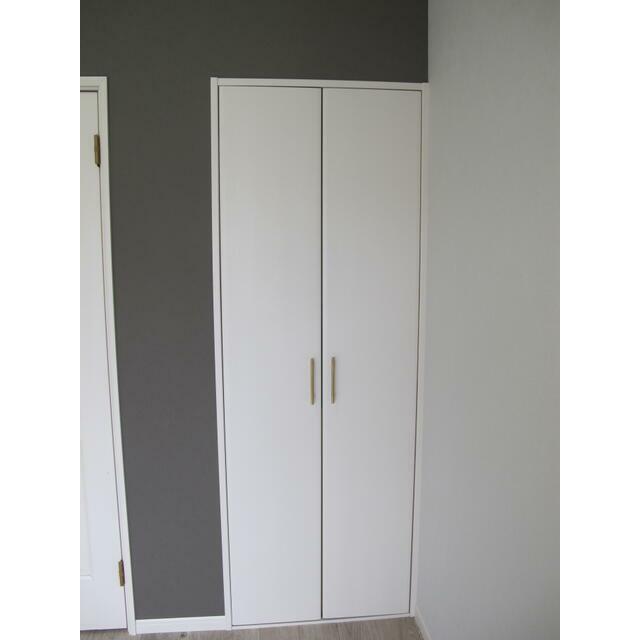 収納　居室にあるクローゼットはパイプありますので便利です