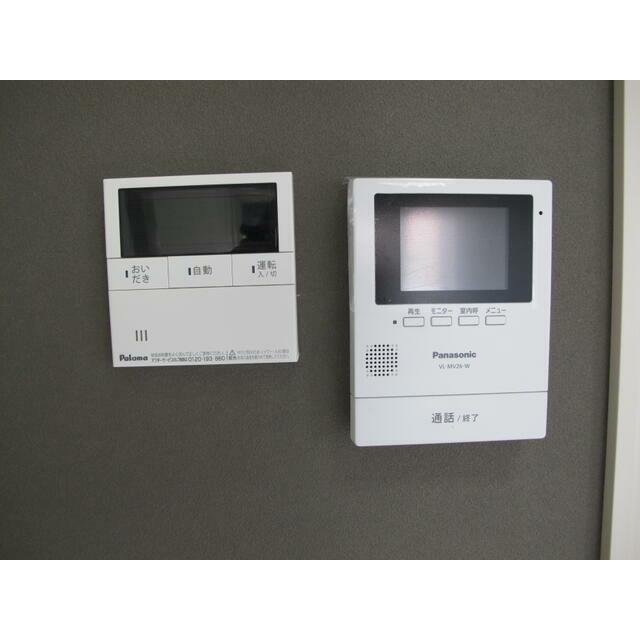 セキュリティ　テレビモニターインタホンと給湯器リモコン