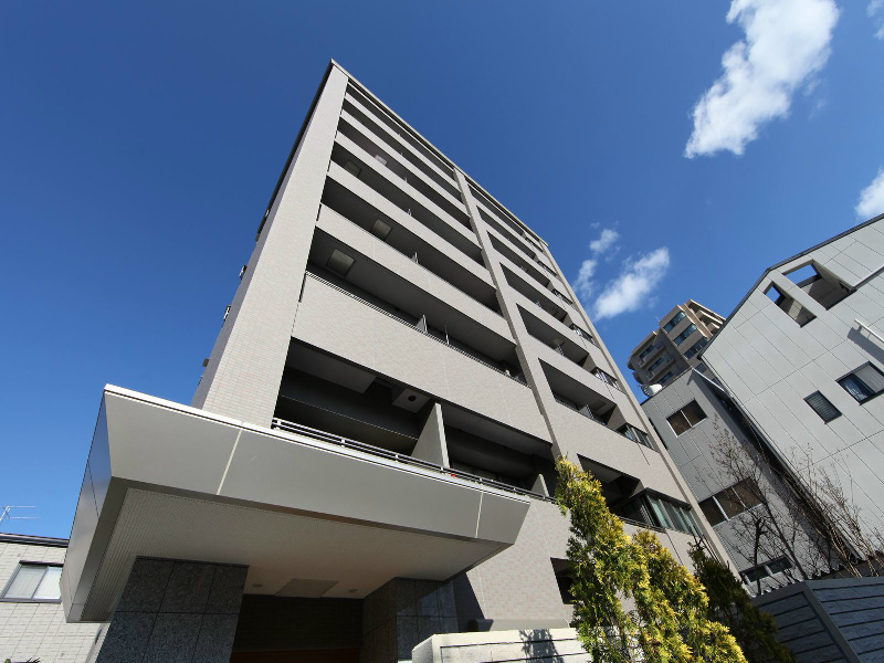 建物外観　オートロック　防犯カメラ　宅配ＢＯＸ　敷地内駐車場付