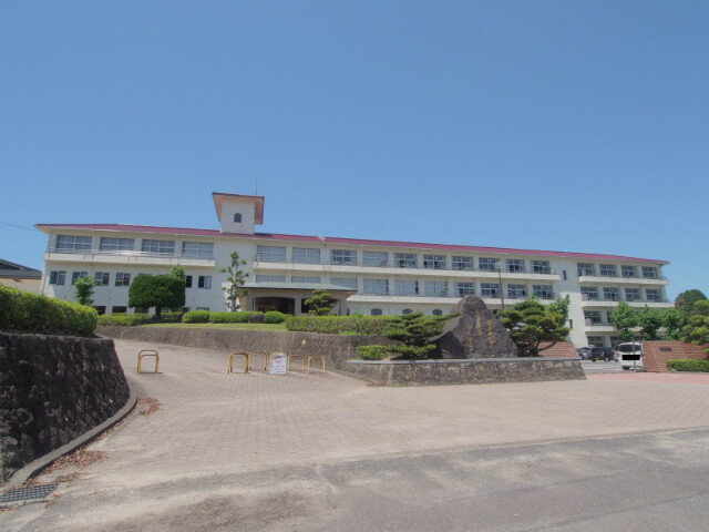 中学校　嬉野市立嬉野中学校（中学校）まで1956m