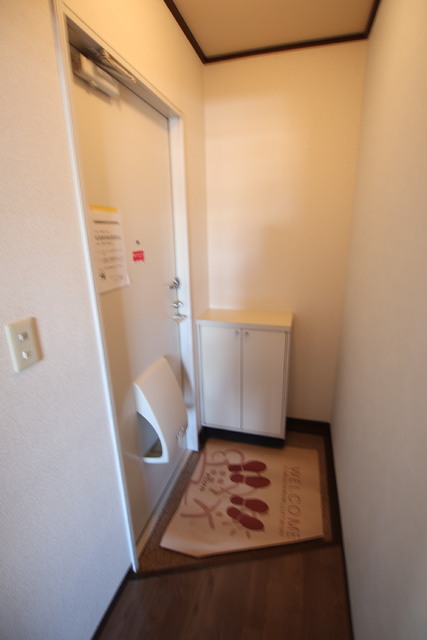 玄関　玄関　下駄箱ございます