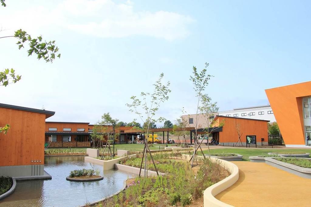 ショッピングセンター　BRANCH札幌月寒（ショッピングセンター）まで379m