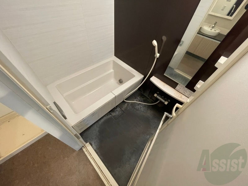 バス・シャワールーム　バスルームはこちらです。広々としてゆったり休めます。