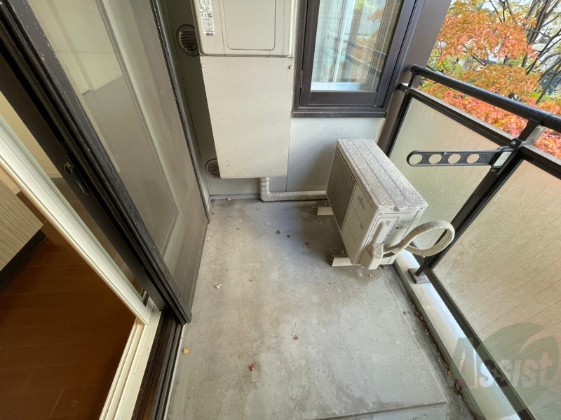 バルコニー　こちらはバルコニー。洗濯物が干せるようになっています。