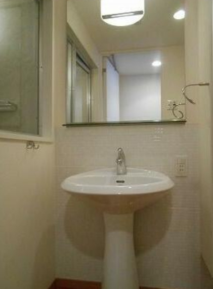 洗面設備　※別部屋の参考写真です。