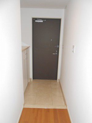 玄関　※別部屋の参考写真です。