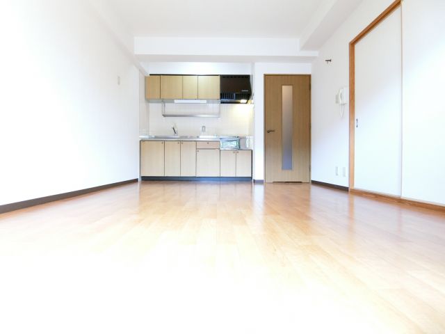 居室・リビング　同物件別部屋