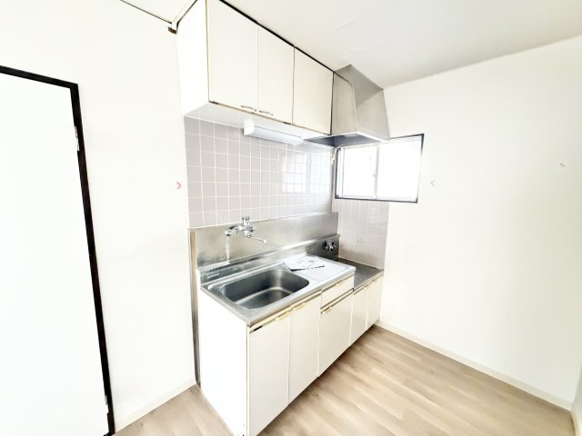 キッチン　※別部屋参考写真