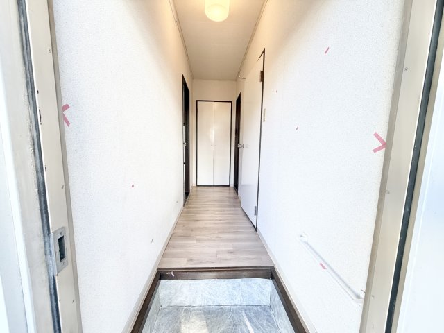玄関　※別部屋参考写真
