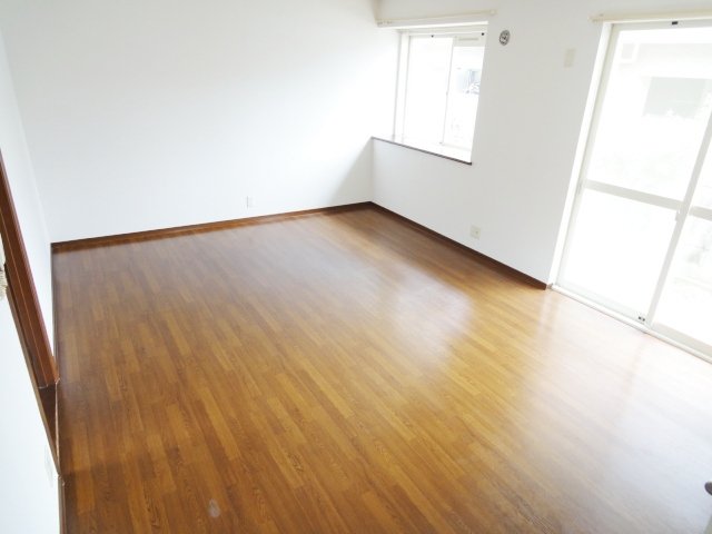 居室・リビング　同物件別号室