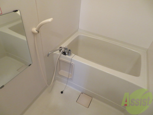 バス・シャワールーム　浴室は洗い場が広く、ゆっくりと落ち着いて入れそうです。