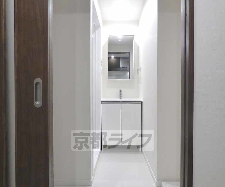 洗面設備　綺麗な洗面所です。